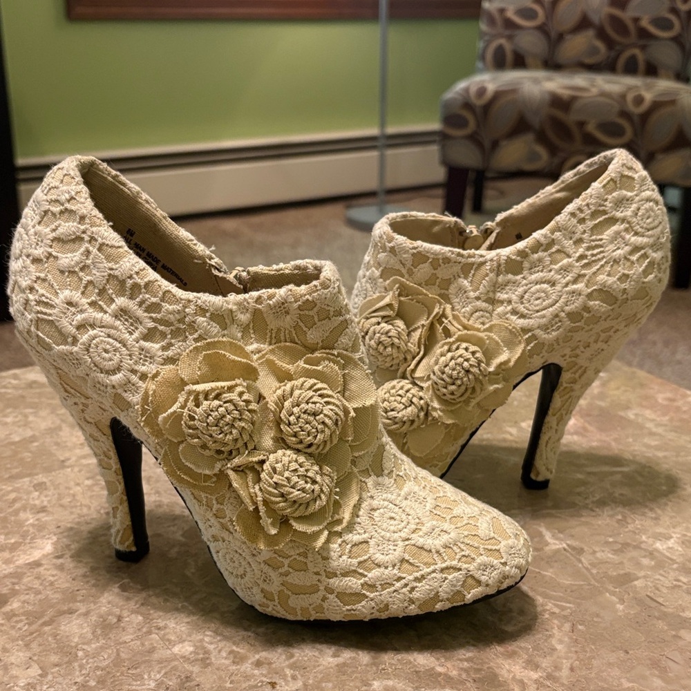 Dolce by Mojo Moxy Cream Lace Floral Heels